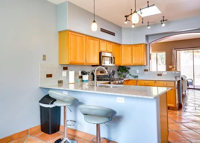 Hot Tub & Patio! Luxury Retreat Holiday home Tucson