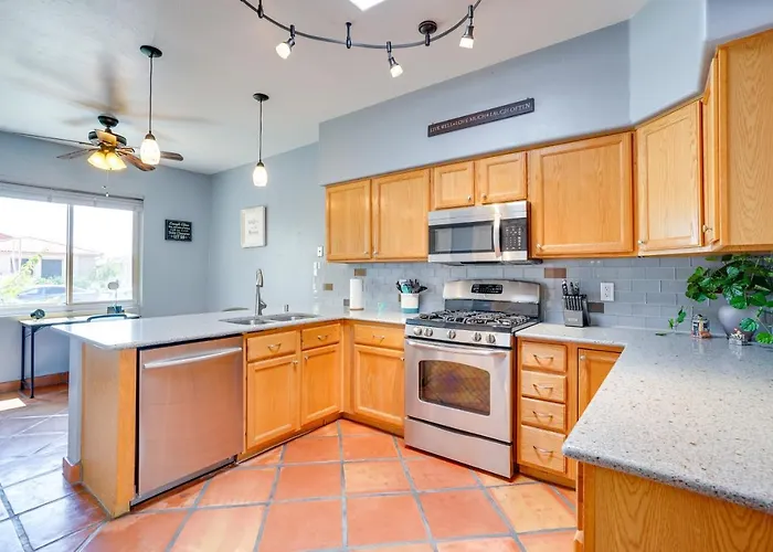 Hot Tub & Patio! Luxury Retreat * Tucson