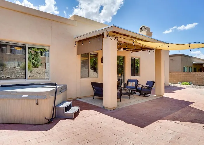 Hot Tub & Patio! Luxury Retreat Holiday home *